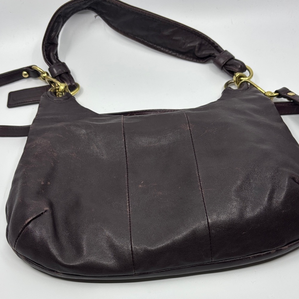 Elegant Brown Leather Shoulder Bag - Picture 2 of 6